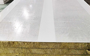 沖孔吸音夾芯板技術(shù)革新，引領(lǐng)聲學(xué)材料市場(chǎng)新風(fēng)尚